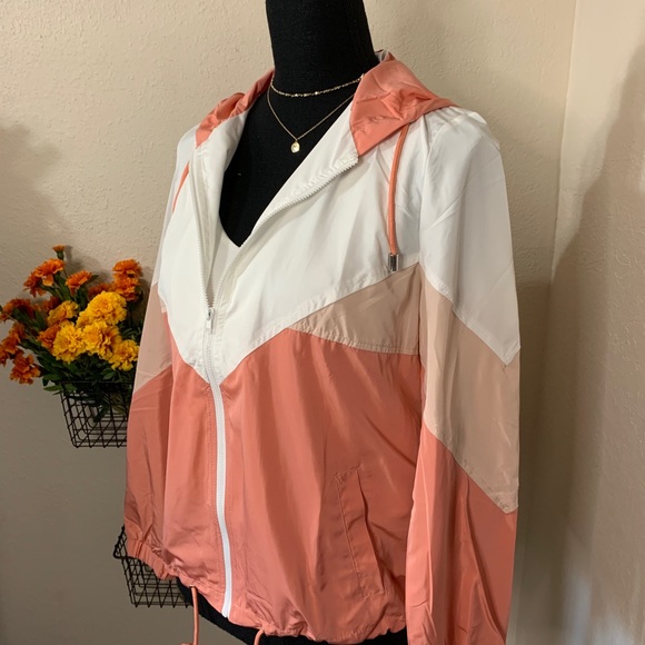 Wind breaker - Picture 3 of 4